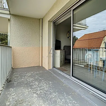 شقة Avec Balcon, 1 Chambre, Parking, A 500m Du Centre, 1km De La - Fr-1-236-67