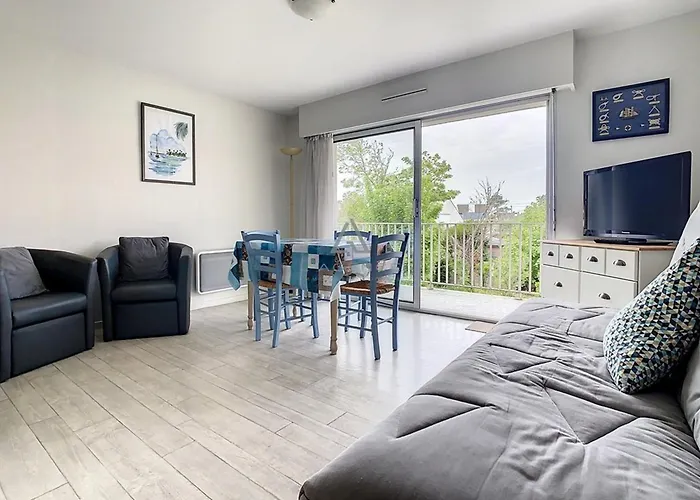 Apartment Avec Balcon, 1 Chambre, Parking, A 500m Du Centre, 1km De La - Fr-1-236-67